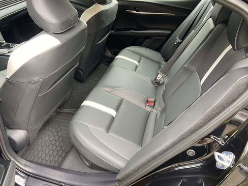 Used 2025 Toyota Camry SE image 17