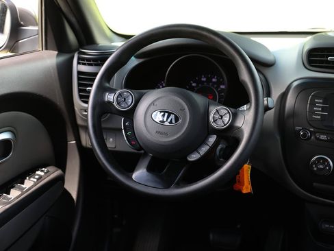 Used 2018 Kia Soul FWD image 27
