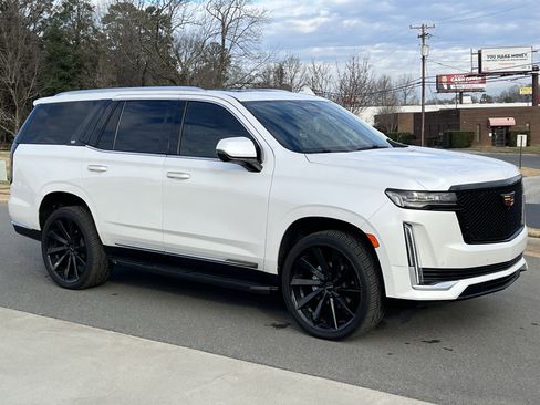 Used 2021 Cadillac Escalade Premium Luxury image 2