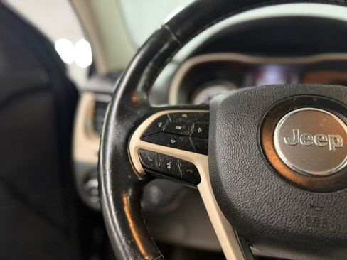 Used 2018 Jeep Cherokee Limited w/ High Altitude Package AWD/4WD image 26