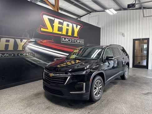Used 2023 Chevrolet Traverse LT FWD image 1