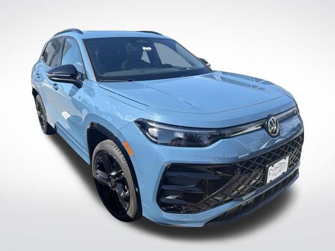 Certified 2025 Volkswagen Tiguan SE R-Line AWD/4WD image 2