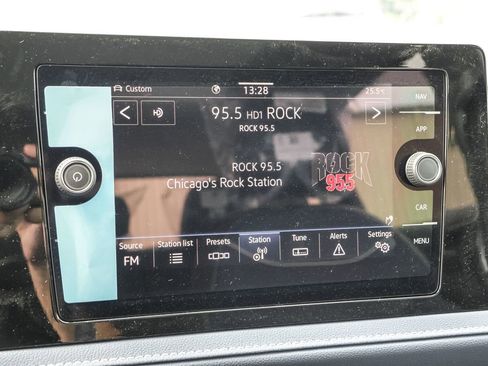 Used 2025 Volkswagen Taos SEL image 23