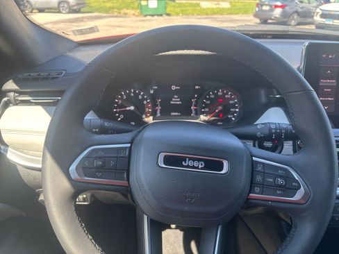 Used 2025 Jeep Compass Limited AWD/4WD image 34