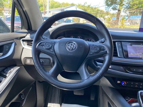 Used 2018 Buick Enclave Essence AWD/4WD image 17
