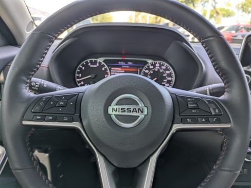 Used 2022 Nissan Sentra SR w/ SR Premium Package FWD image 21