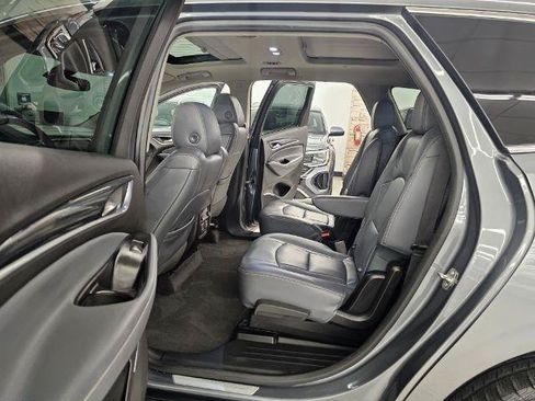 Used 2019 Buick Enclave Essence FWD image 9