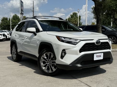 Used 2025 Toyota RAV4 XLE Premium FWD image 2