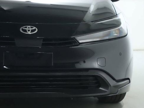 Used 2025 Toyota Prius LE AWD/4WD image 7