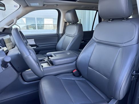 Used 2025 Ford Expedition Active image 25