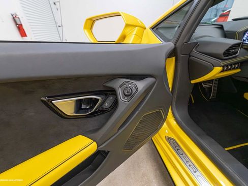 Used 2020 Lamborghini Huracan EVO RWD image 29