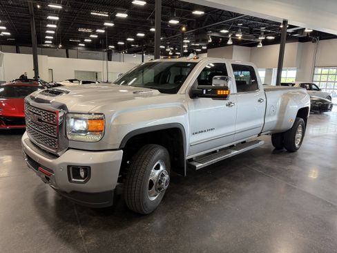Used 2018 GMC Sierra 3500 Denali w/ Duramax Plus Package AWD/4WD image 7
