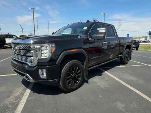 Used 2022 GMC Sierra 2500 Denali w/ Denali Black Diamond Edition AWD/4WD image 4