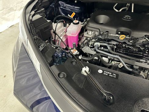 Used 2025 Toyota Sienna LE image 70