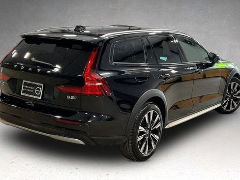 Certified 2025 Volvo V60 B5 Cross Country Ultra AWD/4WD image 6