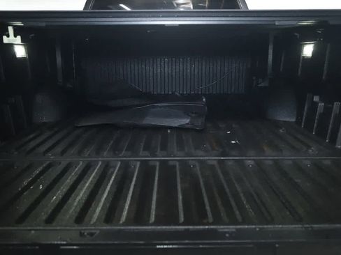 Used 2024 Toyota Tundra Platinum AWD/4WD image 32