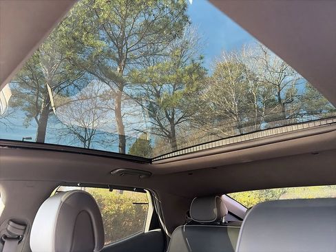 Used 2025 Genesis GV60 Advanced image 8