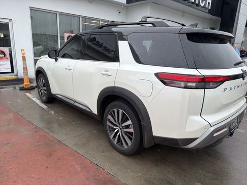 Used 2022 Nissan Pathfinder Platinum w/ Cargo Package image 3