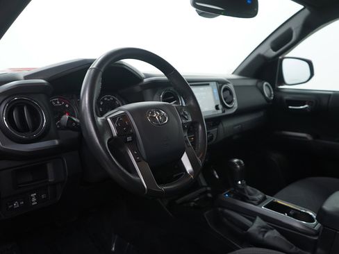 Used 2018 Toyota Tacoma TRD Sport image 16