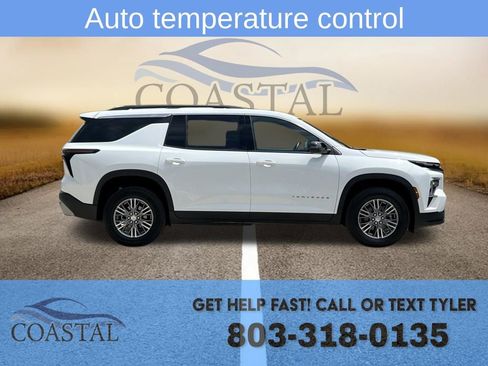 Used 2025 Chevrolet Traverse LT FWD image 4