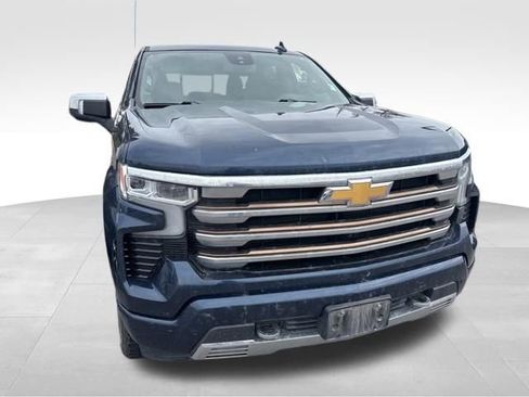 Used 2022 Chevrolet Silverado 1500 High Country w/ Z71 Off-Road Package AWD/4WD image 6