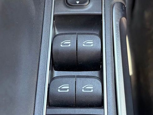 Used 2023 Mercedes-Benz GLB 250 4MATIC image 17