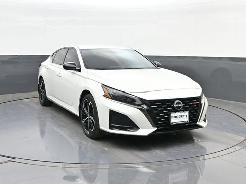 Used 2024 Nissan Altima 2.5 SR FWD image 22