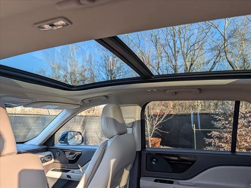 Certified 2023 Lincoln Aviator Reserve w/ Equipment Group 201A image 28