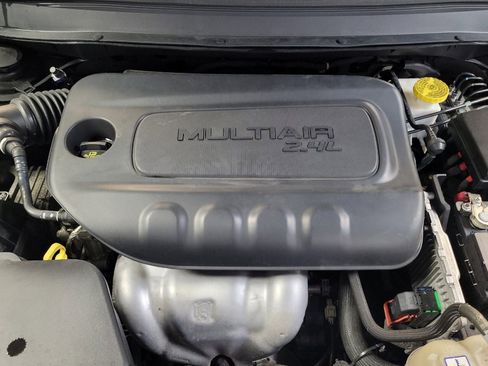 Used 2019 Jeep Cherokee Latitude w/ Popular Appearance Group image 30