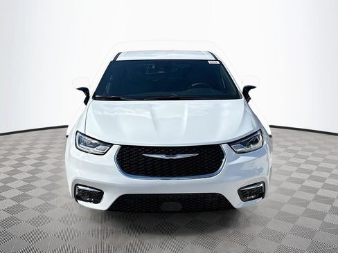 Used 2026 Chrysler Pacifica Select FWD image 2