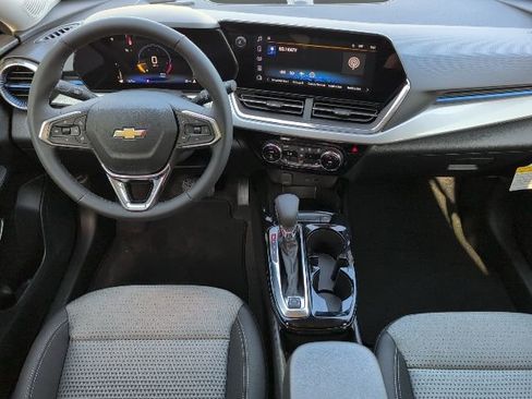 New 2026 Chevrolet Trax LT w/ LT Convenience Package FWD image 4
