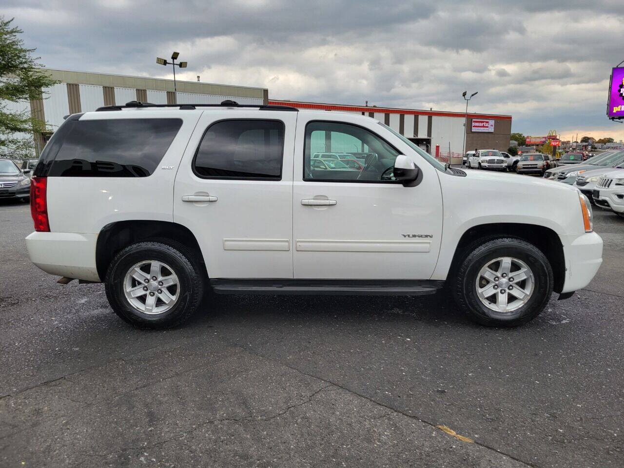 Used 2014 GMC Yukon SLT AWD/4WD image 4