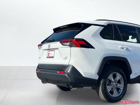 Certified 2025 Toyota RAV4 LE AWD/4WD image 12