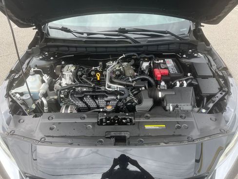Used 2025 Nissan Altima 2.5 SV FWD image 32