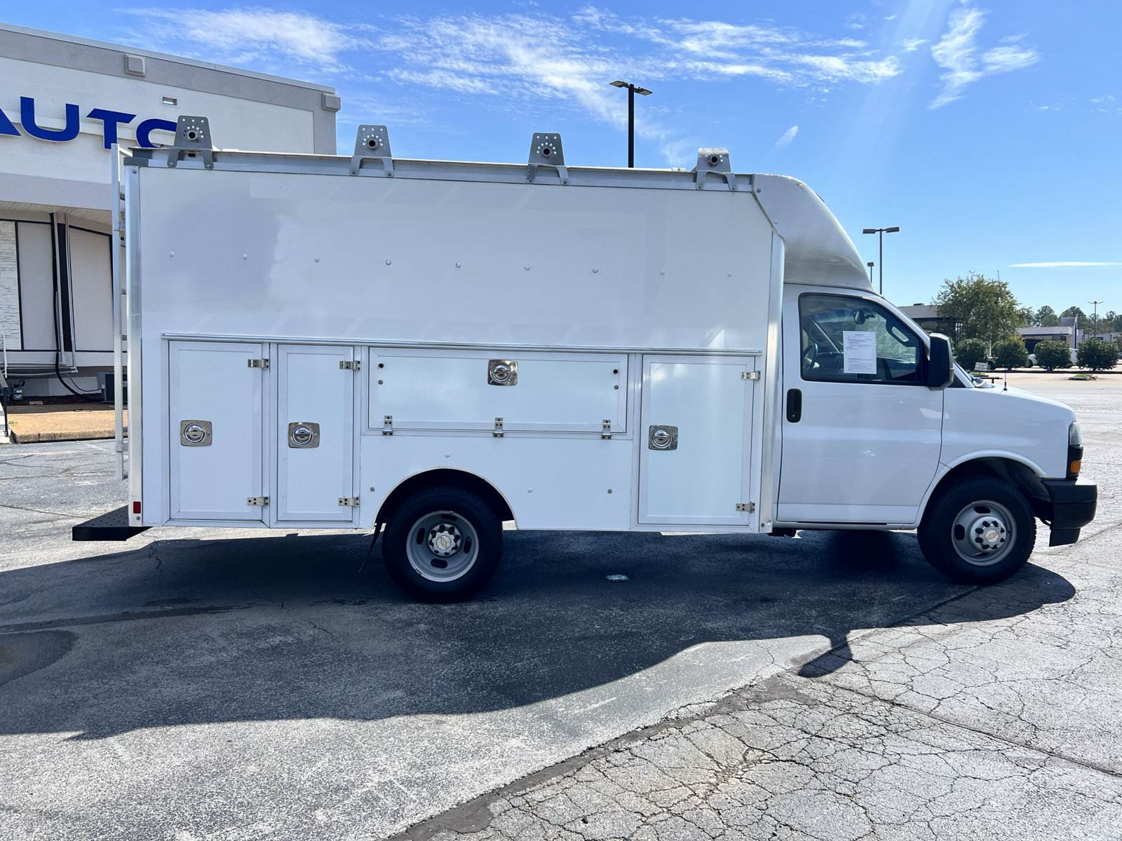 Used 2020 Chevrolet Express 3500 w/ Power Convenience Package RWD image 10