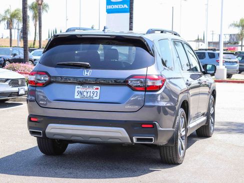 Certified 2025 Honda Pilot Touring image 11