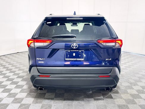 Used 2021 Toyota RAV4 XLE Premium FWD image 4