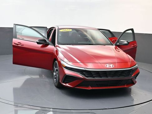 Certified 2025 Hyundai Elantra Sport FWD image 23