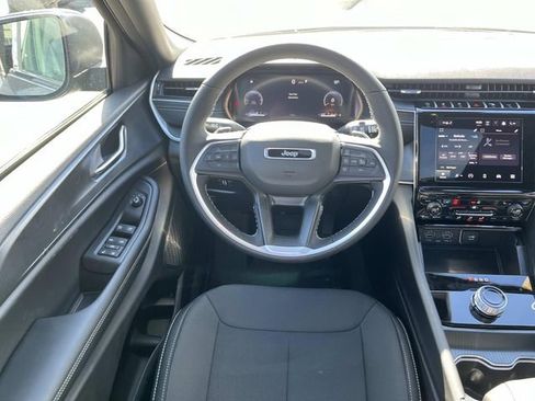 New 2025 Jeep Grand Cherokee Laredo X w/ Luxury Tech Group I image 14