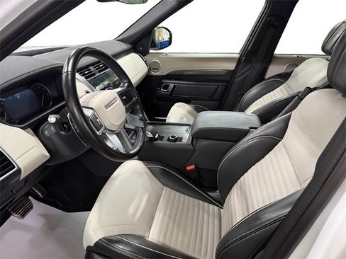 Used 2023 Land Rover Discovery Metropolitan Edition image 9