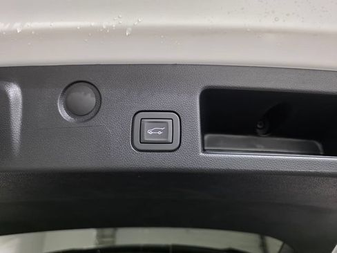 Used 2026 GMC Terrain Elevation w/ Elevation Premium Package FWD image 9