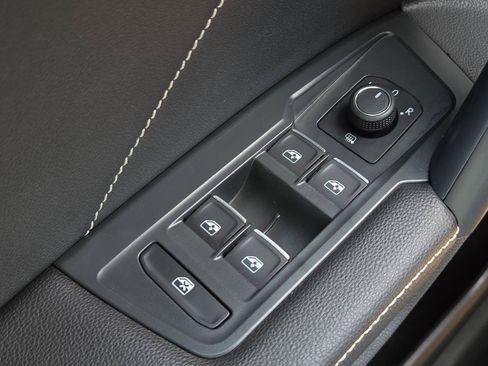 Certified 2023 Volkswagen Tiguan SE w/ Panoramic Sunroof Package FWD image 19