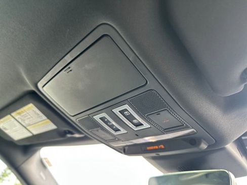 Used 2020 Land Rover Range Rover Evoque SE image 24