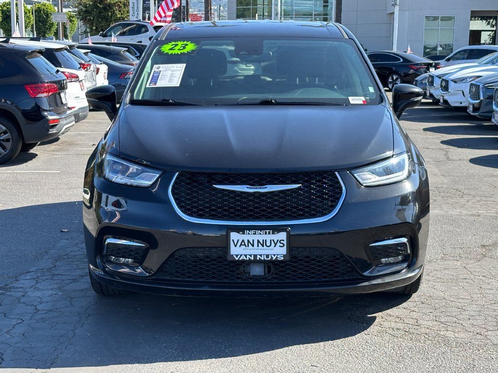 Used 2023 Chrysler Pacifica Touring-L FWD image 12