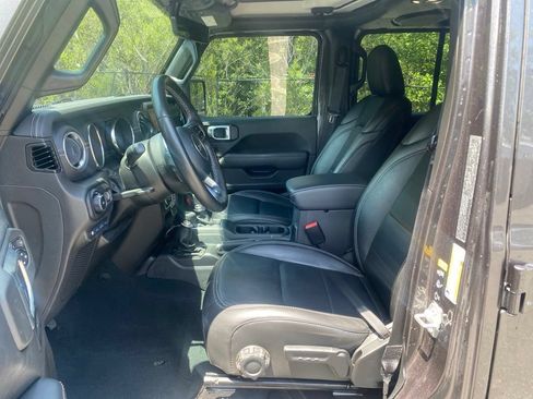 Used 2022 Jeep Wrangler Unlimited Sahara w/ Cold Weather Group AWD/4WD image 16