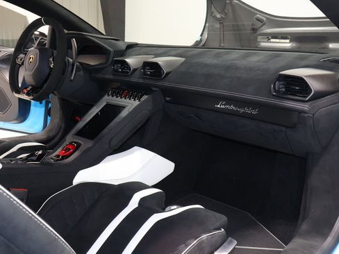 Used 2021 Lamborghini Huracan STO image 26