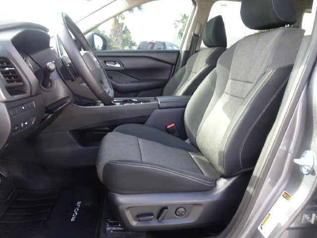 Used 2025 Nissan Rogue SV FWD image 7