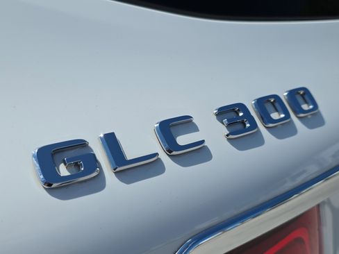 Used 2022 Mercedes-Benz GLC 300 4MATIC w/ Multimedia Package Lite image 10