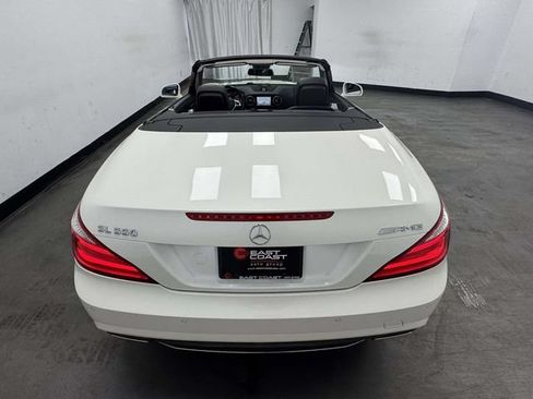 Used 2016 Mercedes-Benz SL 550 w/ Driver Assistance Package image 32