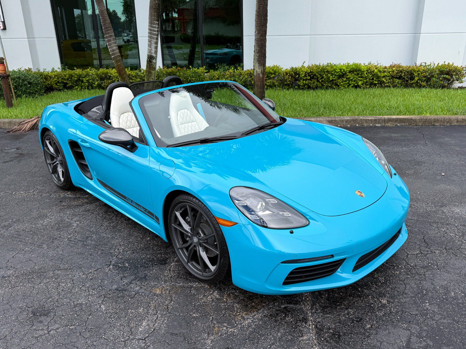 Used 2021 Porsche 718 Boxster RWD image 2